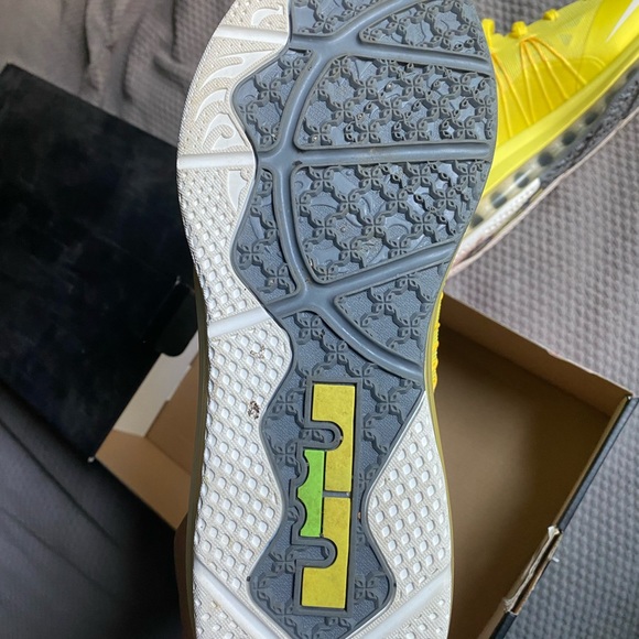 LeBron James Air Max 10 Low ‘Sonic Yellow’ men’s basketball shoes - Picture 7 of 7